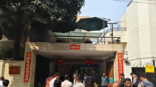 আবাসিক প্লটে অবৈধভাবে বাণিজ্যিক কার্যক্রম পরিচালনার বিরুদ্ধে রাজউকের অভিযান