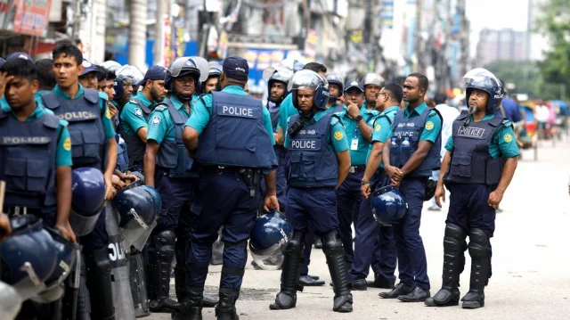 নিরাপত্তা ঝুঁকি বিবেচনায় বাংলাদেশ থেকে কূটনীতিকদের পরিবার সরিয়ে নিচ্ছে ভারত