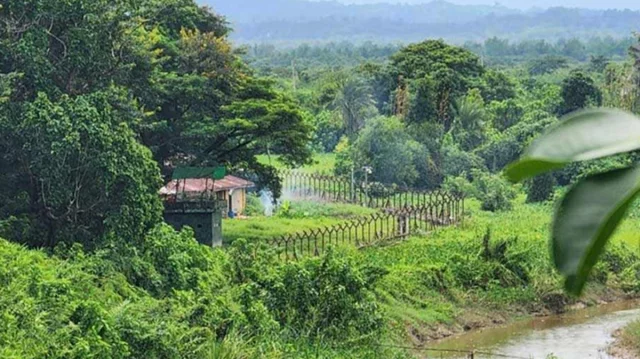 মিয়ানমার সীমান্তে গোলাগুলির জেরে গুলিবিদ্ধ রোহিঙ্গা যুবক, চমেকে ভর্তি