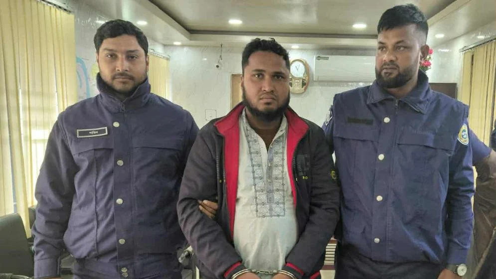 ৯৫০ পিস ইয়াবাসহ মাদক পাচারকারী আটক