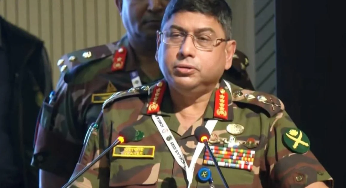 ভোটের মাধ্যমে দুর্নীতিবাজদের ক্ষমতায় এনে পরে নিরাপত্তা চাওয়া যুক্তিসঙ্গত নয়: সেনাপ্রধান
