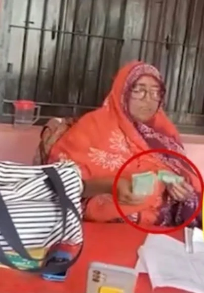 নালিতাবাড়ীতে ভূমি কর্মকর্তার ঘুষ নেওয়ার ভিডিও ভাইরাল, সেবা পেতে হয়রানির অভিযোগ