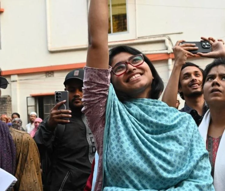 স্বতন্ত্র প্রার্থী তাসনিম জারা অভিযোগ, পোলিং এজেন্টদের ভোটকেন্দ্র থেকে বের করা হচ্ছে