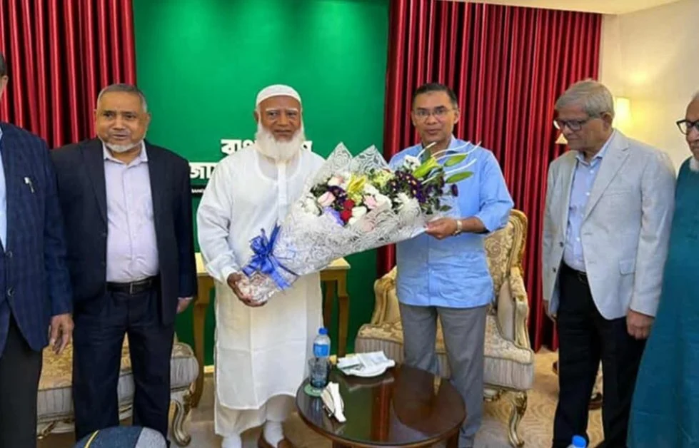 রাজনৈতিক সৌজন্যে নতুন বার্তা—জামায়াত আমিরের বাসায় তারেক রহমান