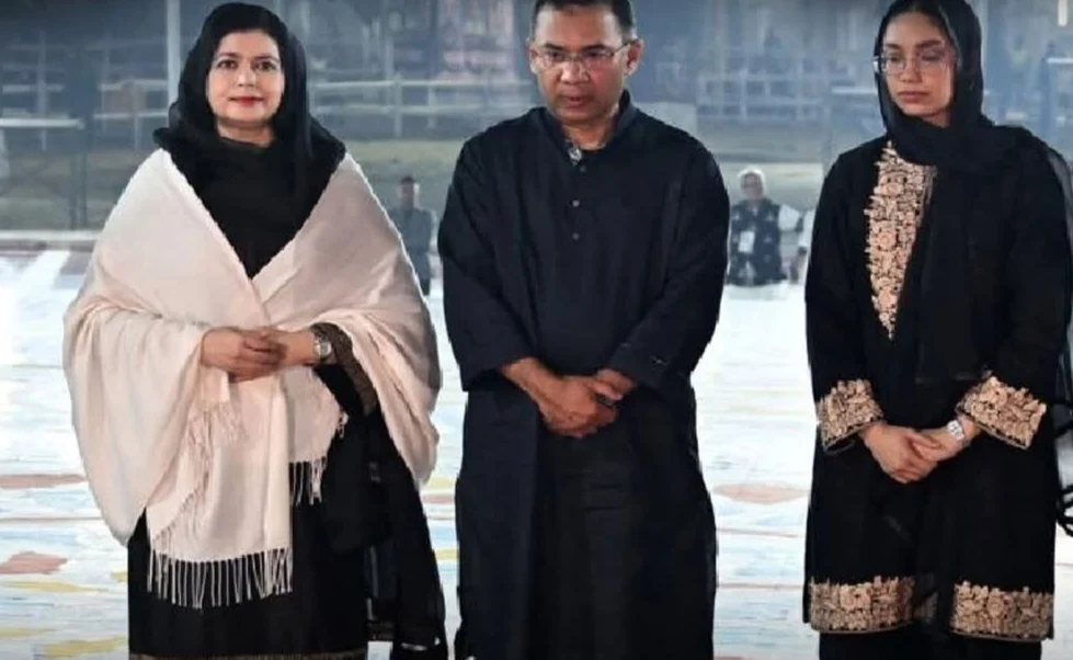 শহীদ মিনারে জিয়া পরিবারের সদস্যদের শ্রদ্ধা নিবেদন