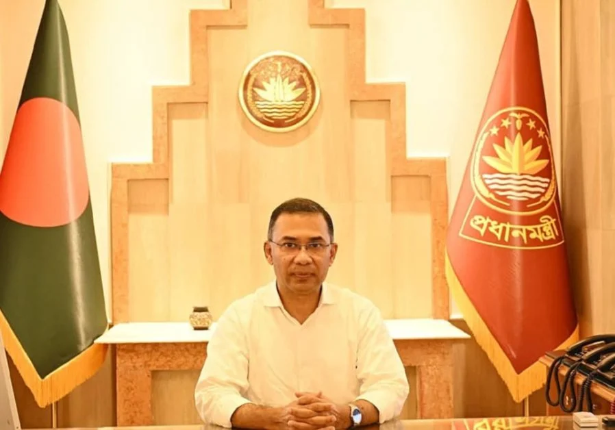প্রথমবারের মতো ছুটির দিনে তেজগাঁও কার্যালয়ে অফিস করছেন প্রধানমন্ত্রী