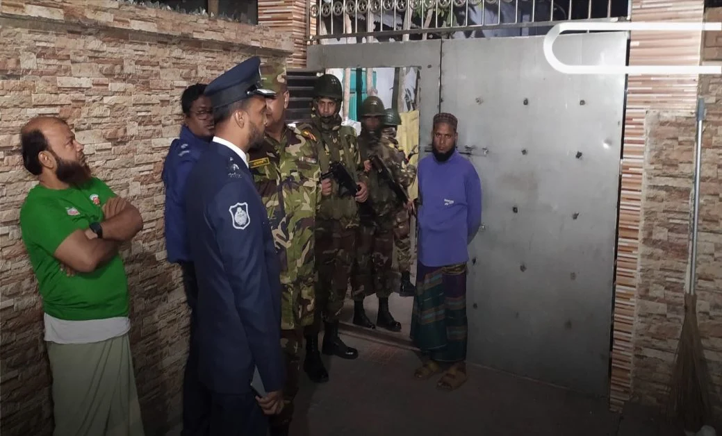 চাঁদা না দেওয়ায় ব্যবসায়ীর বাড়িতে ককটেল বিস্ফোরণের অভিযোগ