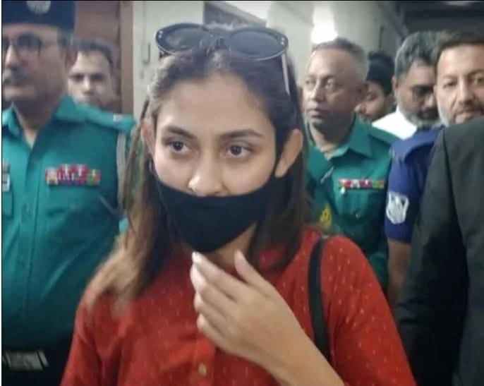 ১৪ বোতল অবৈধ মদসহ আটক মেহজাবীন, বিমানবন্দর থেকেই রহস্যজনক মুক্তি
