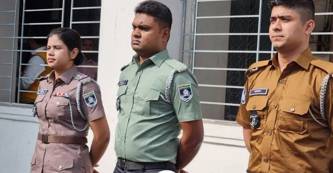 সরকার বদলের পর পুলিশের পোশাক পরিবর্তনের দাবি