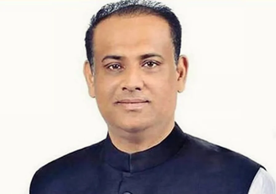 সাবেক ভূমিমন্ত্রীর যুক্তরাজ্যের ৫১৮ ফ্ল্যাট জব্দ
