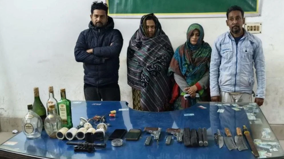 বিদেশি পিস্তল-গুলিসহ একই পরিবারের ৪ সদস্য আটক
