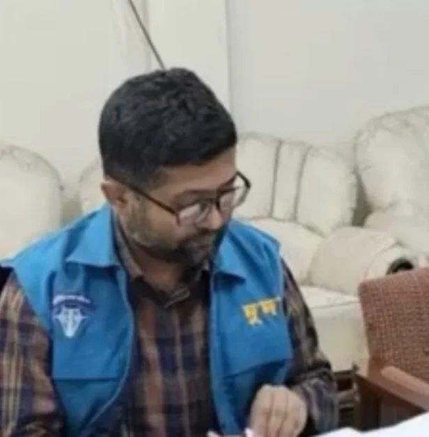 জাহাজ থেকে খালাসের সময় উধাও ১৪ কোটি টাকার তেল