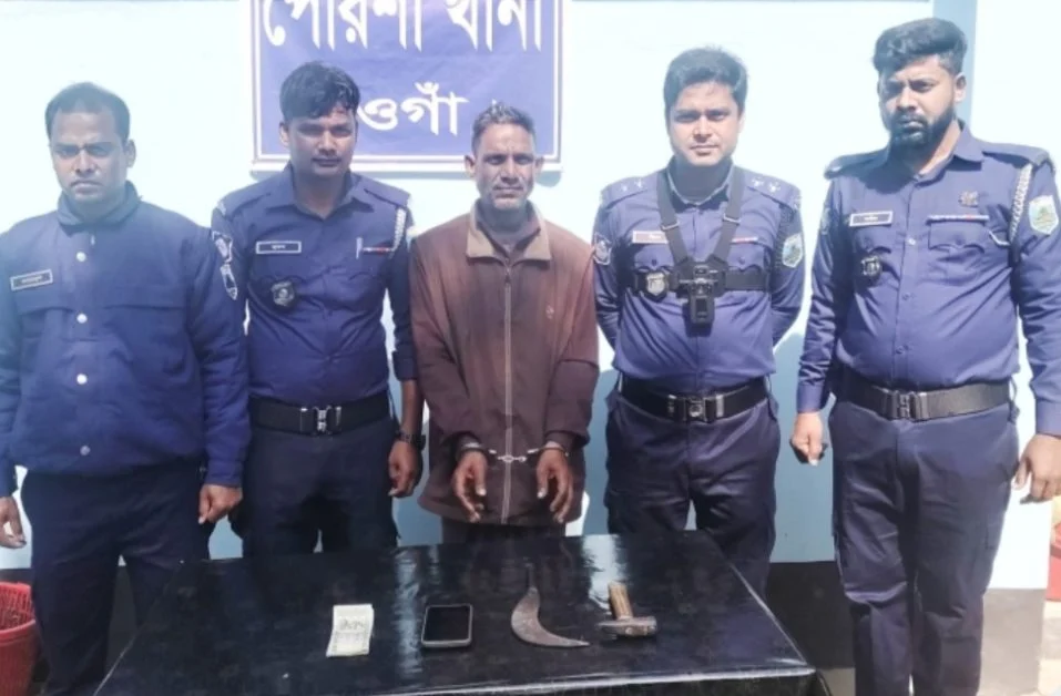 নওগাঁয় আন্তঃজেলা ডাকাত দলের এক সদস্য আটক, লুন্ঠিত স্মার্টফোন উদ্ধার