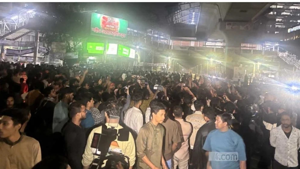 ছত্রভঙ্গের পর ফের শাহবাগ অবরোধে ইনকিলাব মঞ্চ
