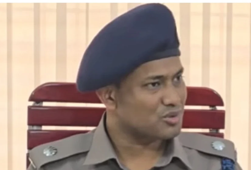 ব্যালট বাক্সে হাত দিলে হাতই থাকবে না’: পুলিশের কড়া হুঁশিয়ারি