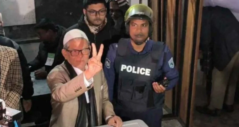 নিজ এলাকায় ভোট দিলেন মির্জা ফখরুল