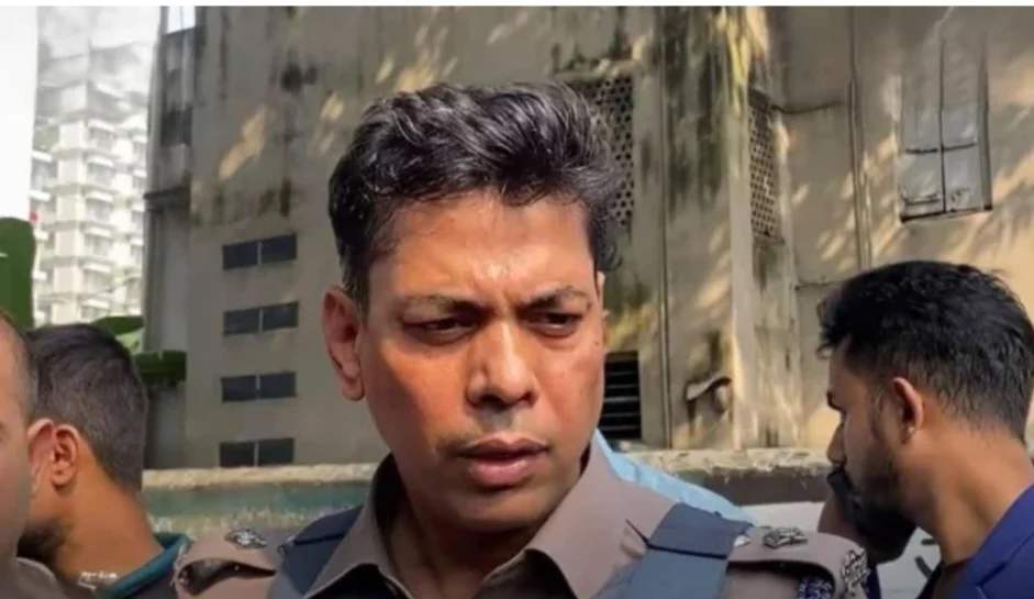 সোহরাওয়ার্দী উদ্যানে শিক্ষার্থীকে মারধরের ঘটনায় চার পুলিশ ক্লোজড