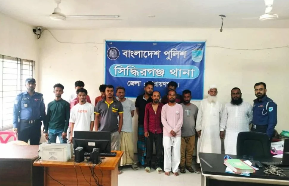 সিদ্ধিরগঞ্জে পুলিশের অভিযানে গ্রেফতার ১৭, মাদকসহ উদ্ধার নগদ অর্থ