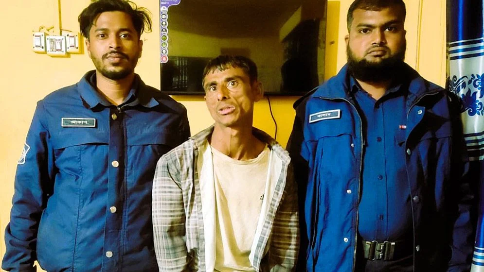 রান্নাঘরে চালের ড্রামে বিদেশি মদ, গ্রেফতার ১