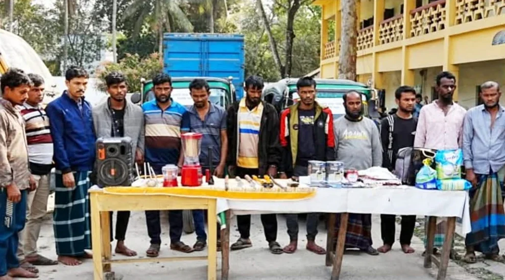 কুমিল্লায় আন্তঃজেলা ডাকাত চক্রের ১২ সদস্য গ্রেপ্তার
