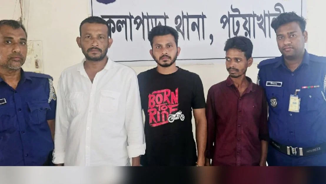 কলাপাড়াে চাঁদাবাজির অভিযোগে স্বেচ্ছাসেবক দলের নেতাসহ গ্রেপ্তার ৩