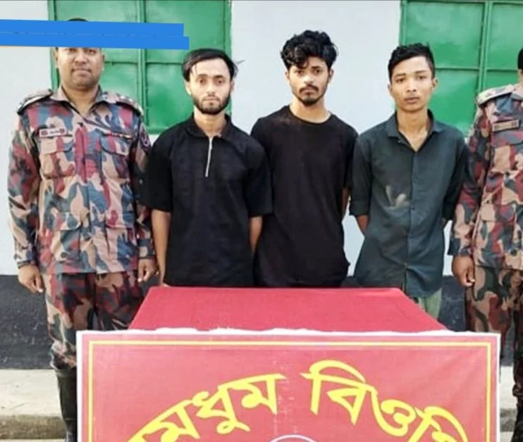 আরাকান আর্মির হাতে আটক ৩ বাংলাদেশিকে ফেরত আনল বিজিবি