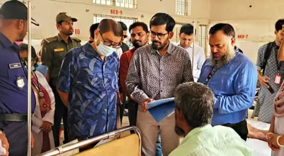 হঠাৎ পরিদর্শনে হাসপাতালের অর্ধেক ডাক্তার অনুপস্থিত, সরাসরি ব্যবস্থা নেওয়ার হুঁশিয়ারি স্বাস্থ্যমন্ত্রীর