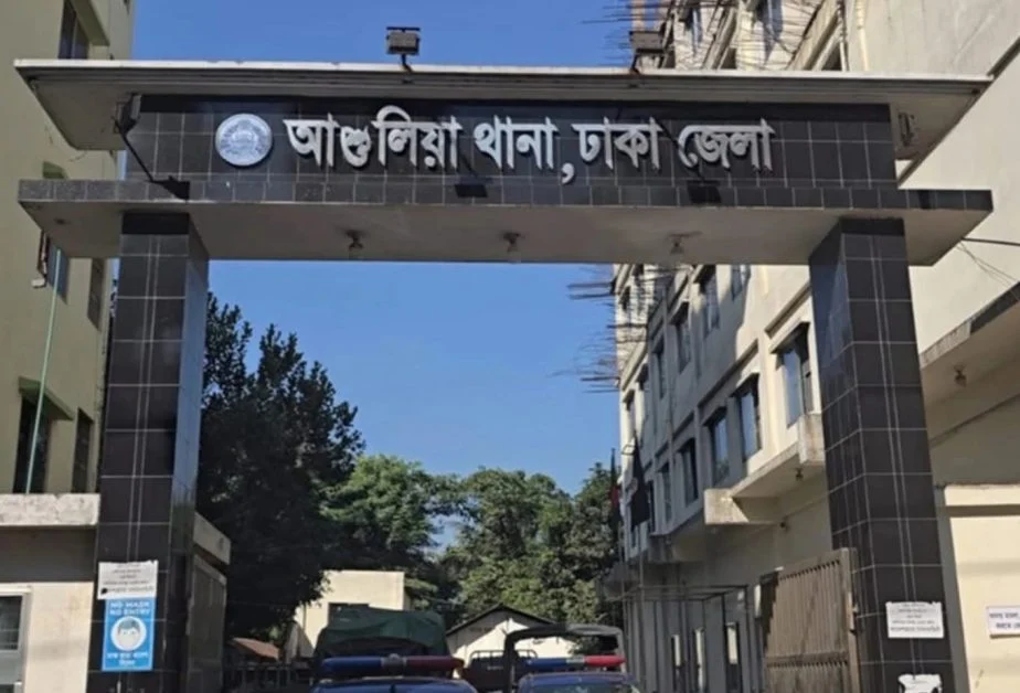 ট্রাক আটকে ১৫ লাখ টাকা আদায়ের অভিযোগে আশুলিয়ার এসআই ক্লোজড