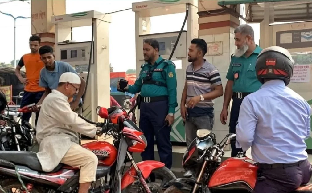 জ্বালানি তেল অনিয়ম রোধে ডিপো ও ফিলিং স্টেশনে সেনা-পুলিশ মোতায়েন