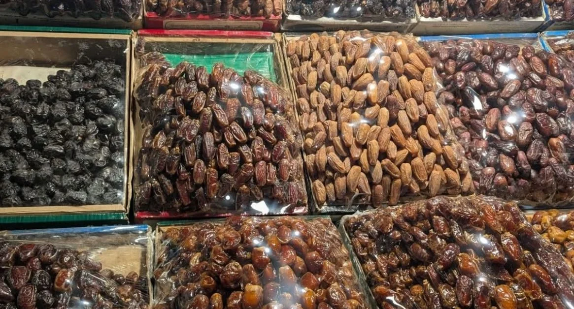 ঢাকা থেকে কুমিল্লায় পৌঁছাতেই ২০ কার্টন খেজুর উধাও