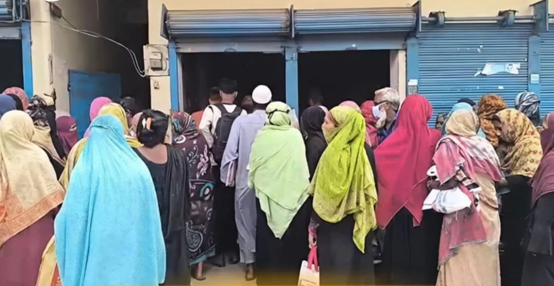 মাগুরার মহম্মদপুরে ভিজিএফের চালে ‘৪০ শতাংশ রাজনৈতিক ভাগ’ অভিযোগ