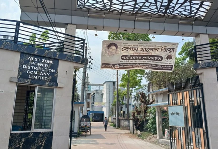 ভোলায় বিদ্যুৎ আসে আর যায়, ভোগান্তিতে গ্রাহক