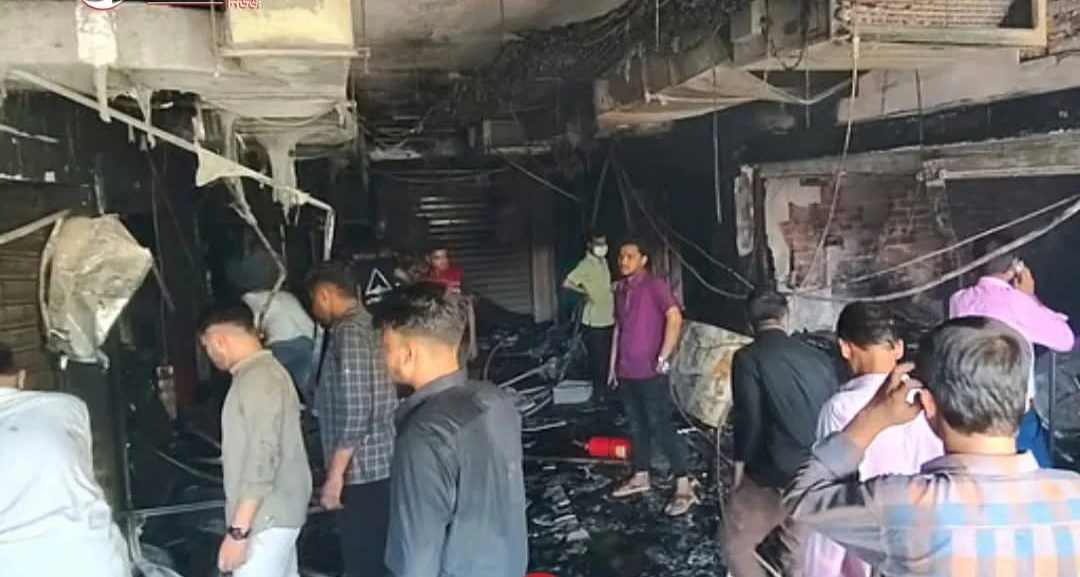 চট্টগ্রামে বিপণিকেন্দ্রে ভয়াবহ অগ্নিকাণ্ড, নিহত ২