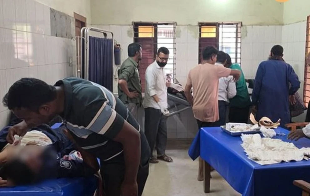 তিস্তায় অবৈধ পাথর উত্তোলন বন্ধে বাধা: চেয়ারম্যানসহ আহত ২০, পুলিশের গাড়ি ভাঙচুর