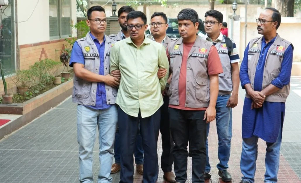 প্রধানমন্ত্রীর উপদেষ্টা পরিচয়ে প্রতারণা, কক্সবাজারে গ্রেপ্তার ১