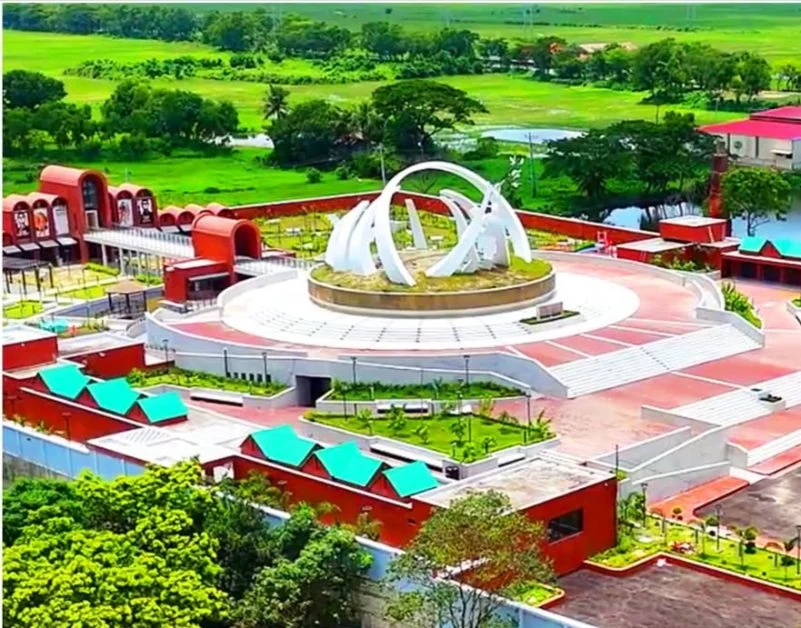 উদ্বোধনের অপেক্ষায় ‘মৈত্রীস্তম্ভ’, অবহেলায় নষ্ট হচ্ছে সৌন্দর্য