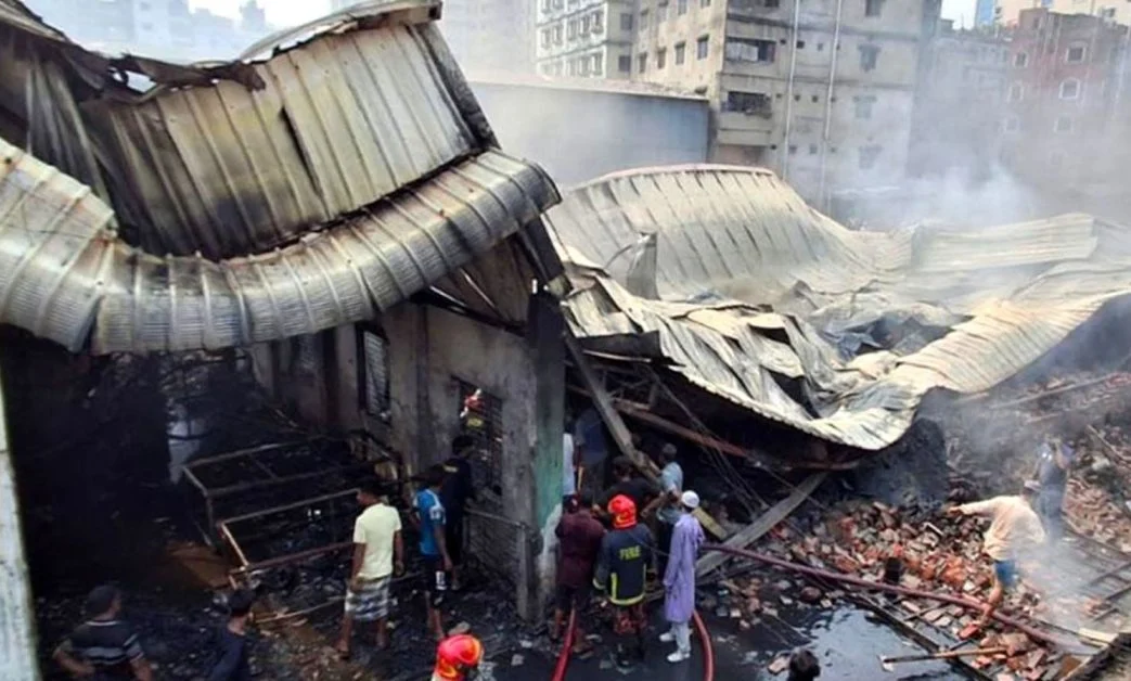 কদমতলীতে গ্যাসলাইটার কারখানায় অগ্নিকাণ্ড, ৫ মরদেহ উদ্ধার