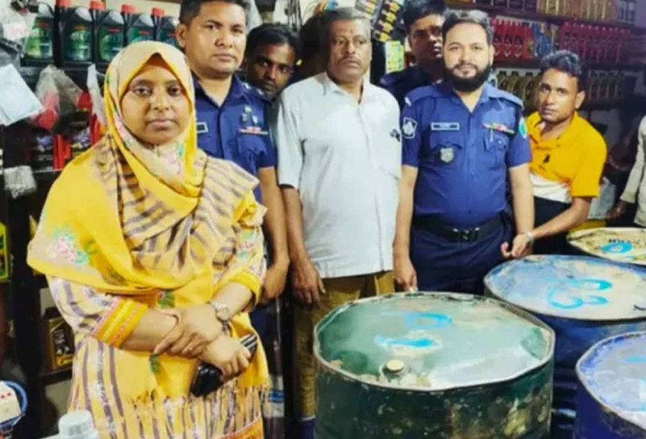পেট্রলে সিঁদুর মিশিয়ে নকল অকটেন! মৌলভীবাজারে ২ হাজার লিটার জ্বালানি জব্দ