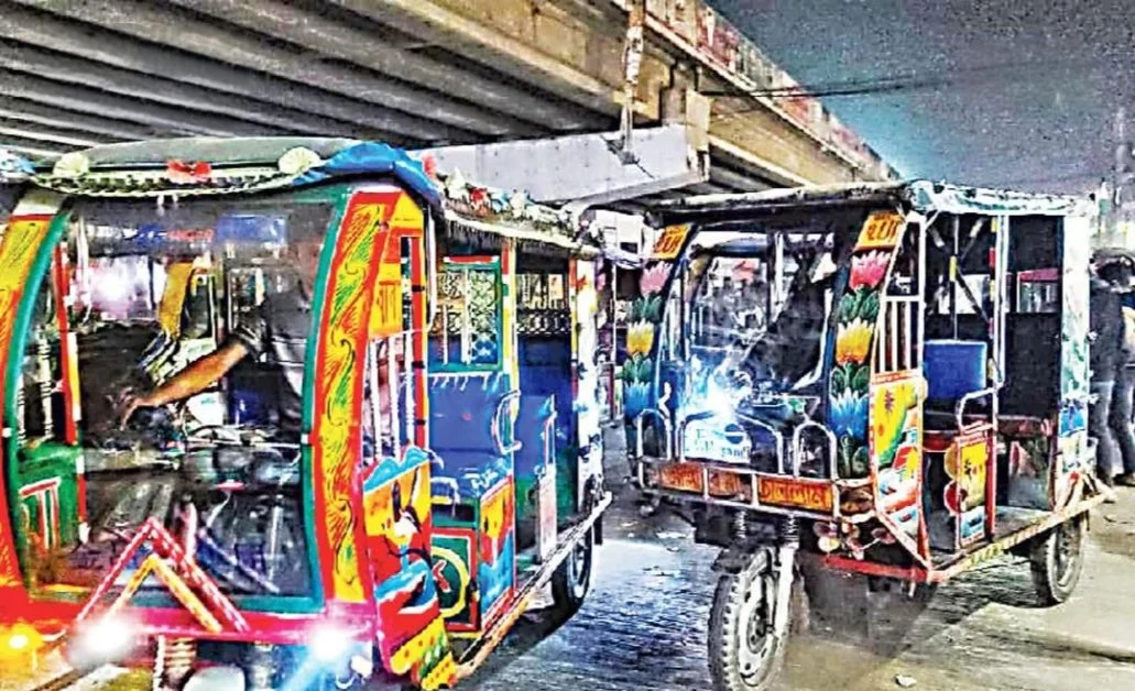 মঙ্গলবারের মধ্যে অটোরিকশার শোরুম সরানোর নির্দেশ