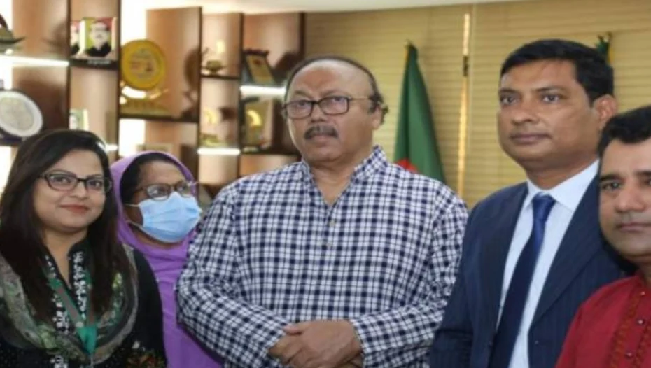 রেলওয়ের শীর্ষ কর্মকর্তার বিরুদ্ধে দুর্নীতির অভিযোগ, সমালোচনায় মুখর মহল