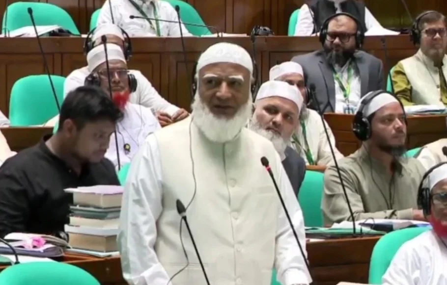 “দল বেছে নেওয়া নাগরিক অধিকার, এতে হস্তক্ষেপের সুযোগ নেই” — সংসদে জামায়াত আমির