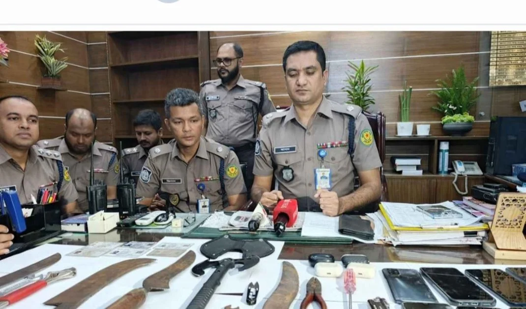 মোহাম্মদপুরে অভিযানে হা’মলা, পুলিশের গু’লিতে শীর্ষ ছি’নতা’ইকারী আহত