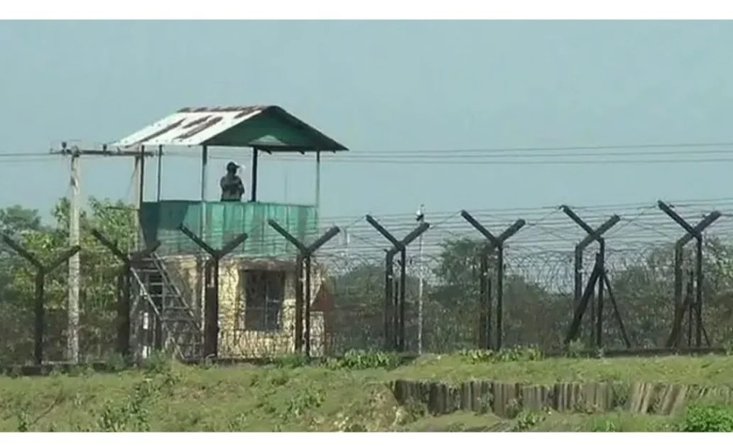 পাটগ্রাম উপজেলা সীমান্তে ভারতীয় চোরাকারবারীদের লক্ষ্য করে বিজিবির ফাঁকা গুলি