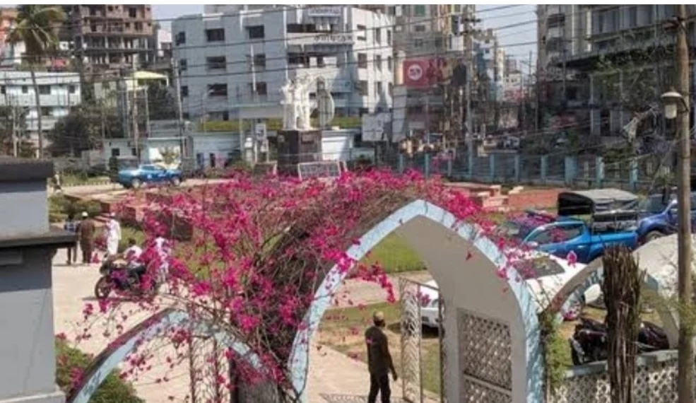 খানদানি’ টি-শার্ট পরেই এসপির জুতা চুরি!