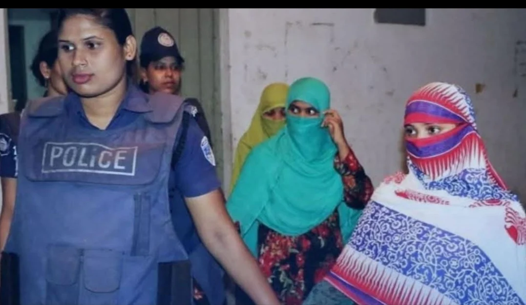 সাড়ে নয় বছর পর জ”ঙ্গি মামলায় খালাস পেলেন সেই তিন ছাত্রী
