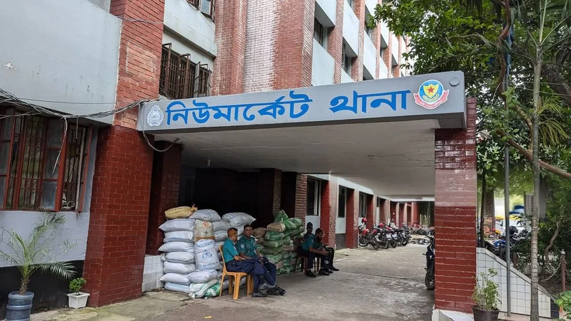 নিউমার্কেট থানায় লটারি কর্মকর্তা ওসি (তদন্ত) আনোয়ার হোসেন খানের  ‘পিপি বাণিজ্য’: ৫ আগস্টের পর খোলস বদলে কোটি টাকার মিশন! (পর্ব-১)