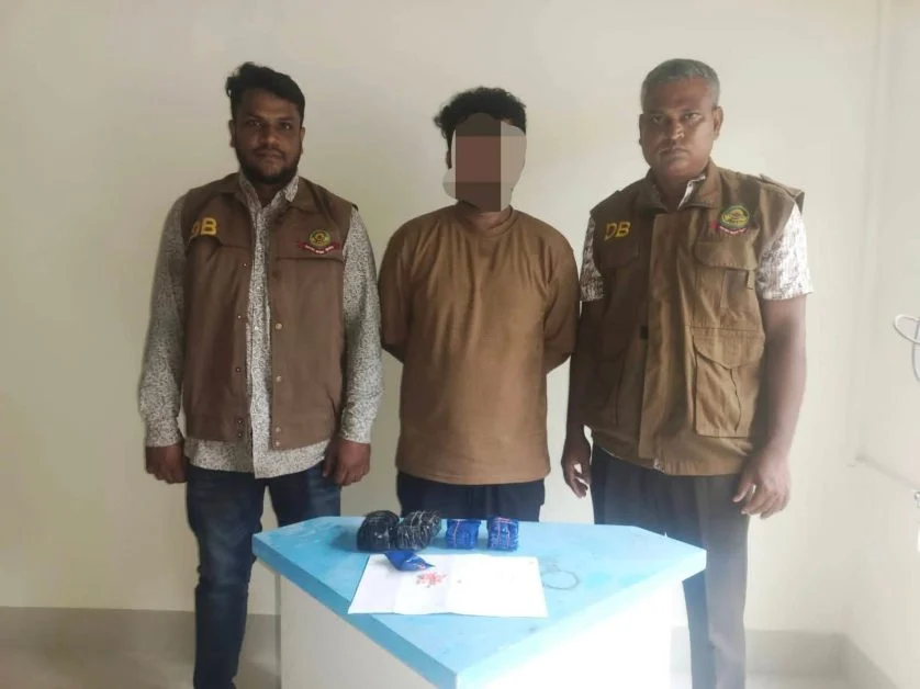 প্রিমিয়ো গাড়িতে ইয়া”বার চালান, চট্টগ্রামে ডিবির জালে মিনার