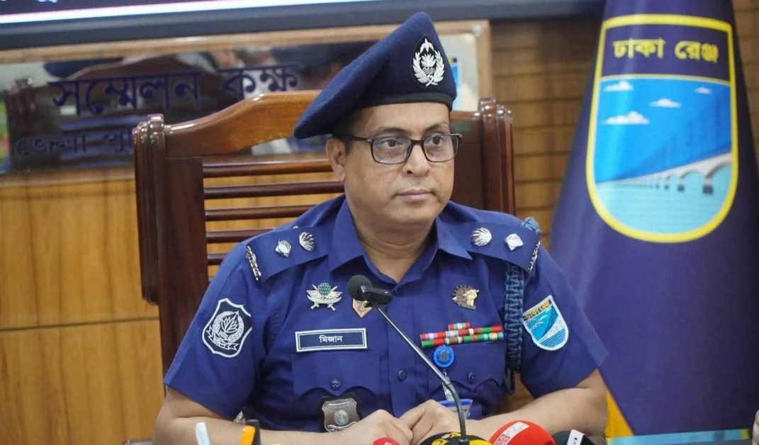 দুর্নীতির বিরুদ্ধে ‘জিরো টলারেন্স’ বার্তা: একাধিক পুলিশ কর্মকর্তার বিরুদ্ধে ব্যবস্থা নিয়ে প্রশংসিত নারায়ণগঞ্জের এসপি মিজানুর রহমান