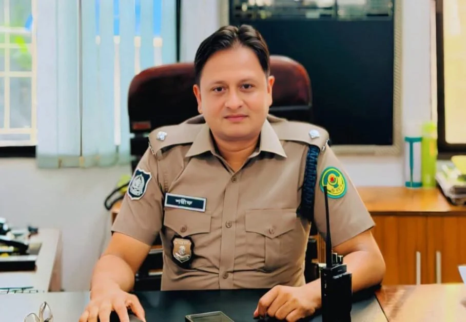 সিএমপিতে ফের ওসি রদবদল, সদরঘাট থানায় দায়িত্ব পেলেন মুহাম্মদ শরীফ