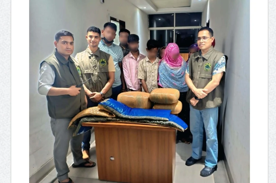 মোহাম্মদপুরে গোপন বাসায় সিটিটিসির ঝটিকা অভিযান—১৯ কেজি গাঁজাসহ ধরা ৬ জন!
